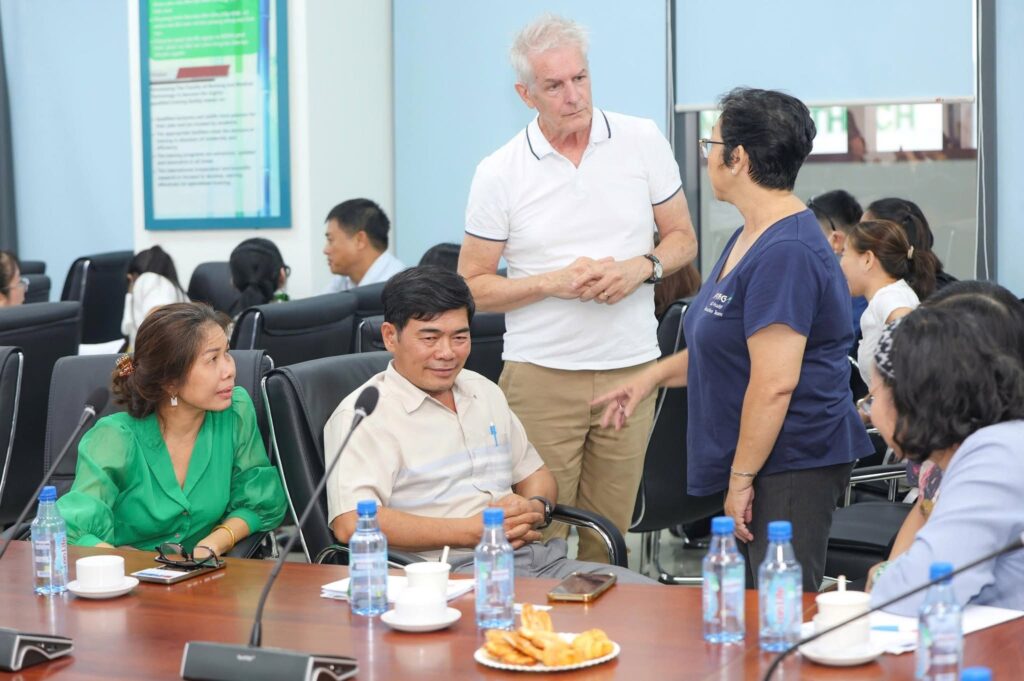Học viên trao đổi, hỏi đáp trực tiếp cùng chuyên gia Úc